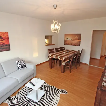 Panorama, 2 5-zimmerwohnung By Holap Sa